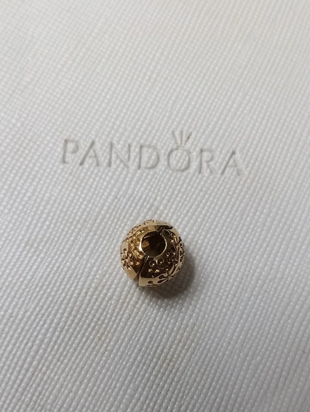Pandora 14k Gold Clip Vintage 2016 Lucerne Clip ( One Clip Only)